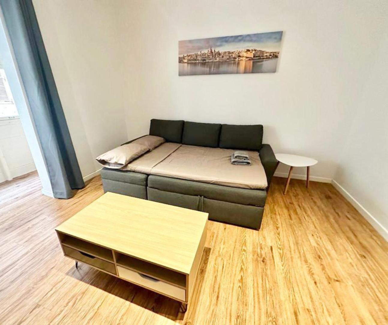 Central And Modern Valletta Flat Экстерьер фото