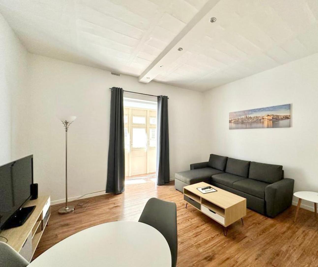 Central And Modern Valletta Flat Экстерьер фото
