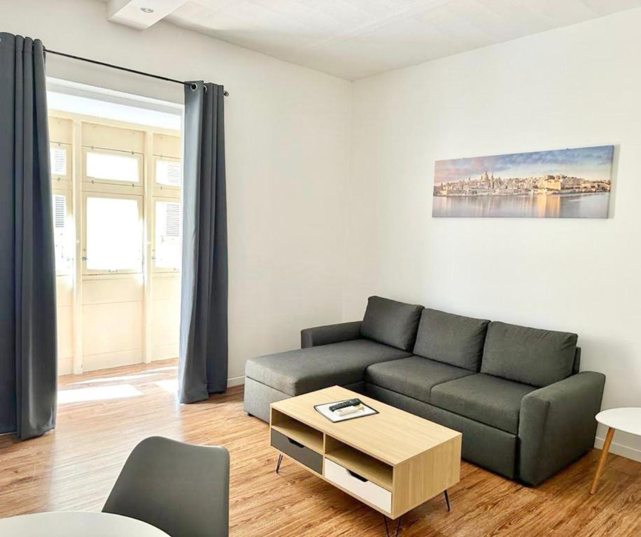 Central And Modern Valletta Flat Экстерьер фото
